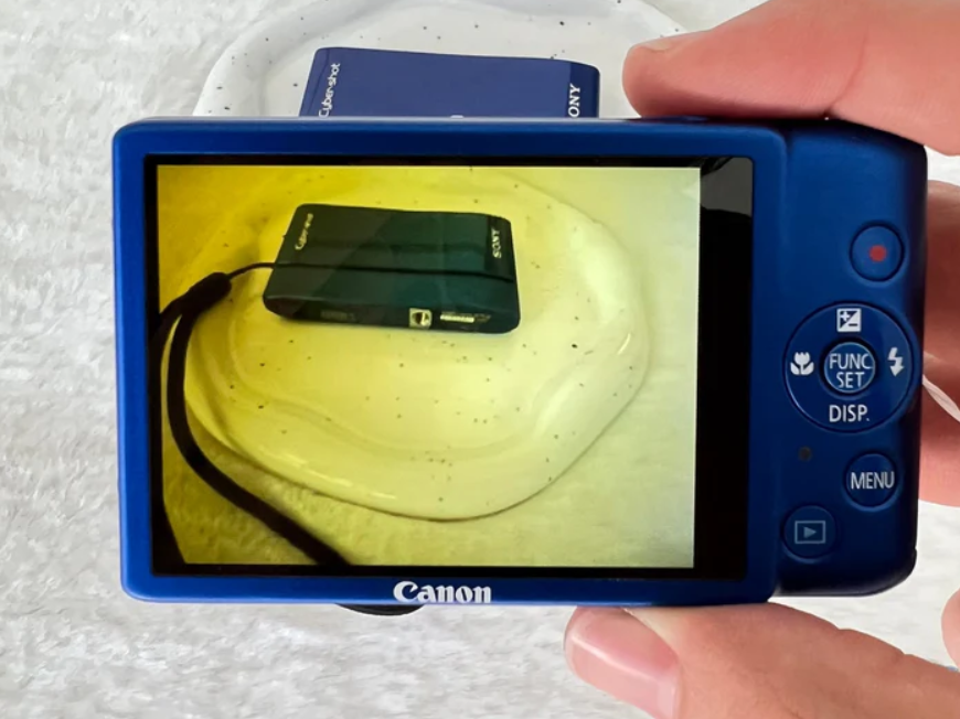 Pre-Owned Canon IXY210F digital camera